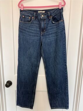 EUC Levi’s Low Pro Straight Medium Wash